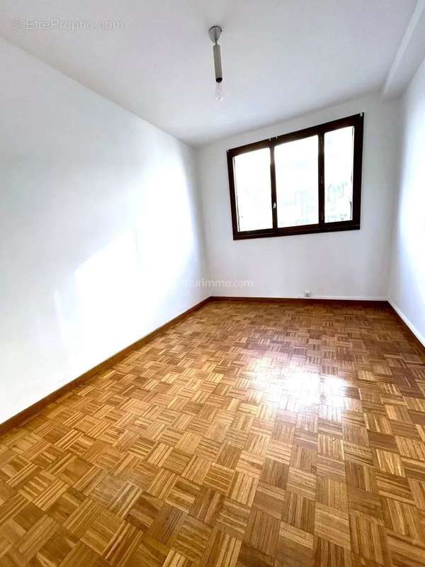 Appartement à MARSEILLE-4E