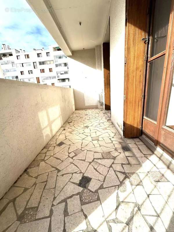 Appartement à MARSEILLE-4E