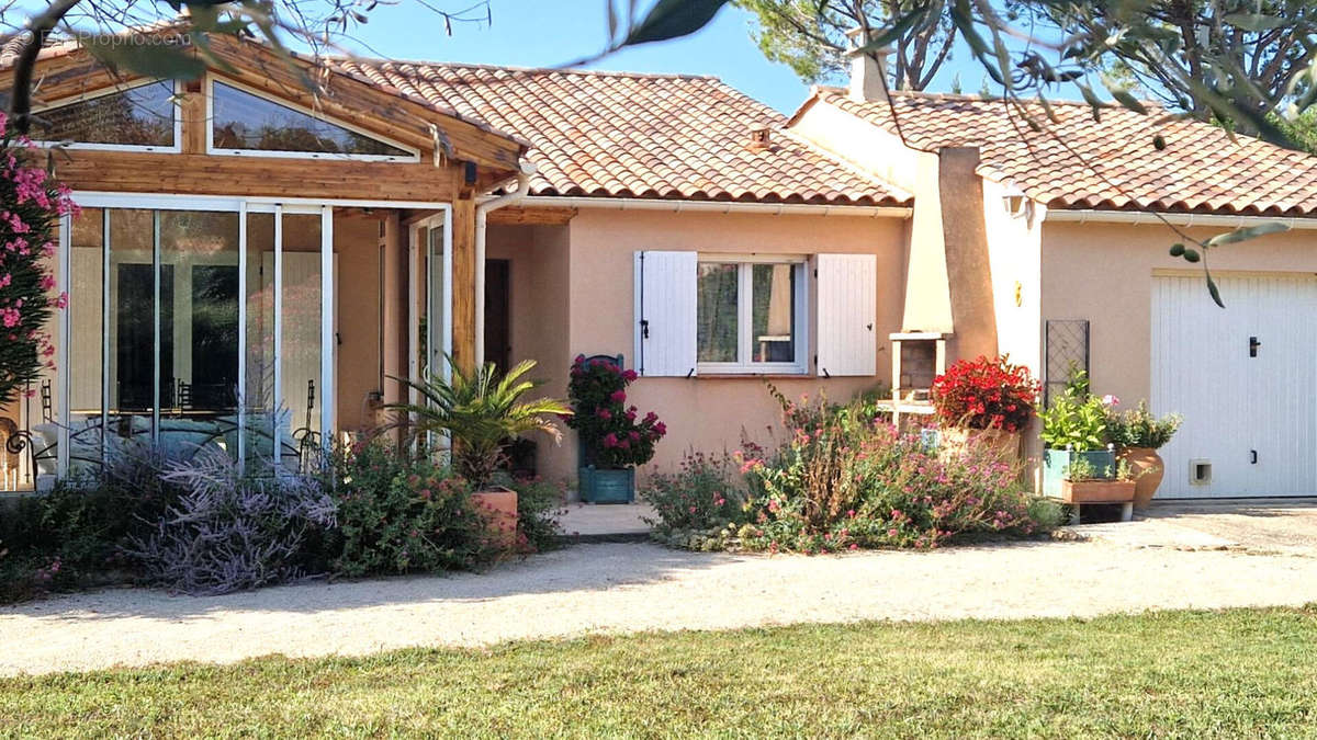 Maison à SAINTE-CECILE-LES-VIGNES