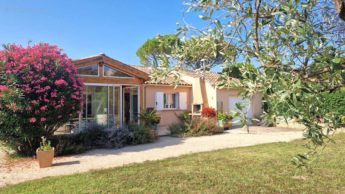 Maison à SAINTE-CECILE-LES-VIGNES