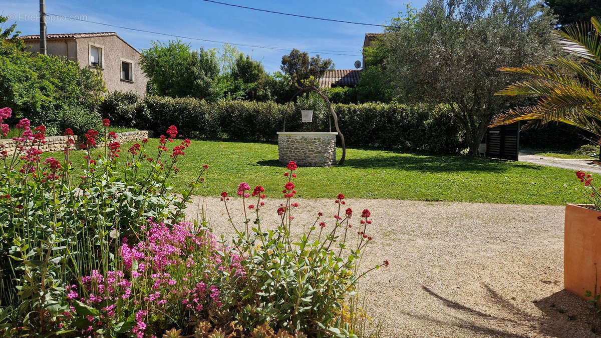 Maison à SAINTE-CECILE-LES-VIGNES