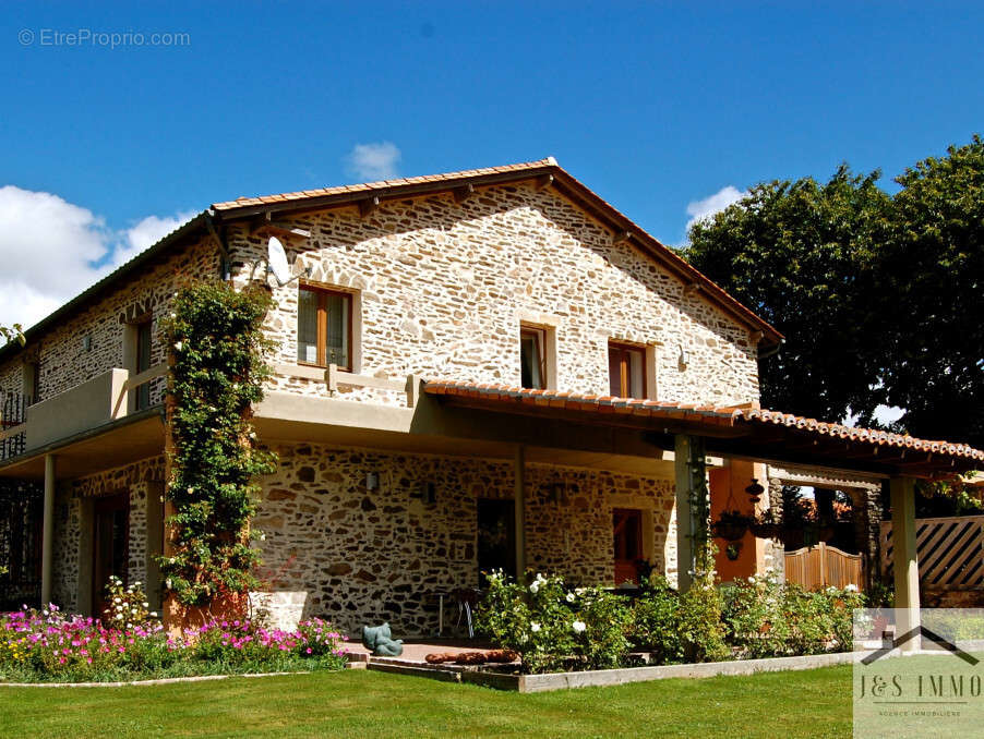 Maison à MONTEMBOEUF