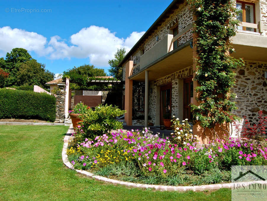 Maison à MONTEMBOEUF