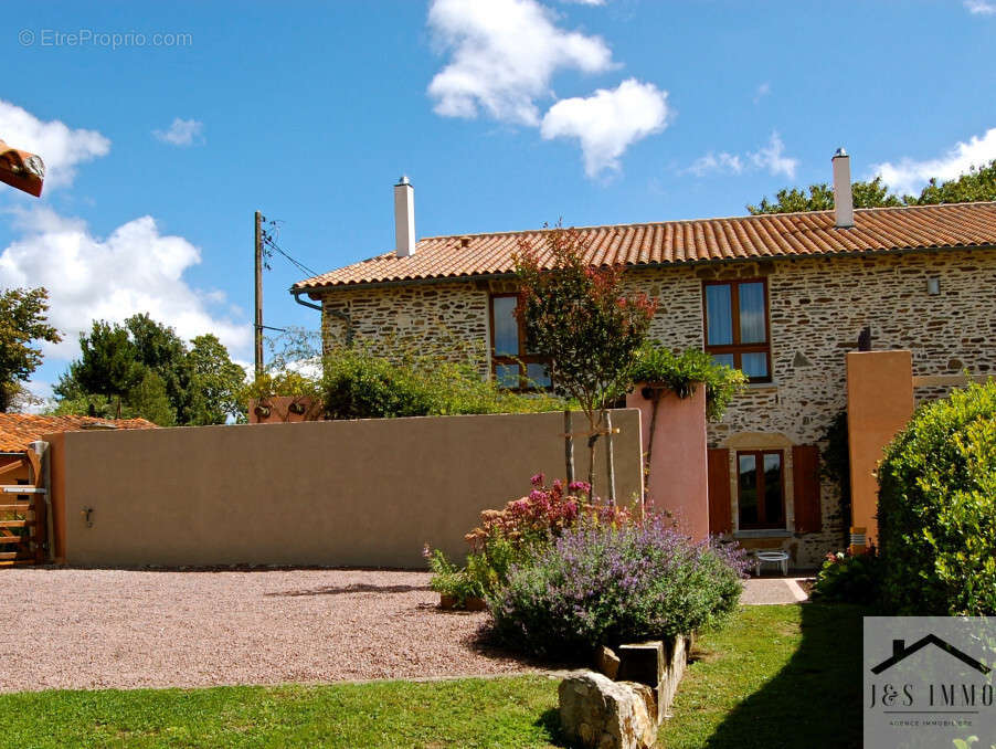 Maison à MONTEMBOEUF