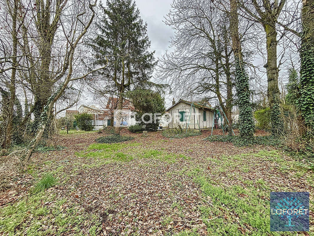 Terrain à VIGNEUX-SUR-SEINE