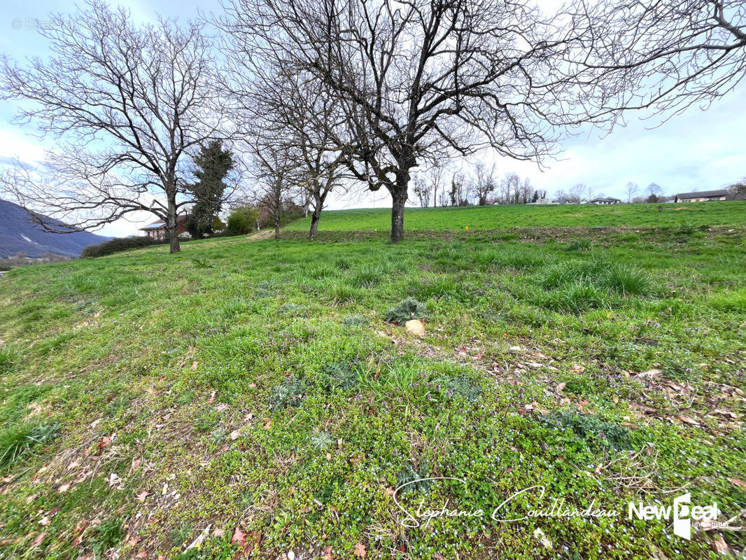 Terrain à GRESY-SUR-AIX