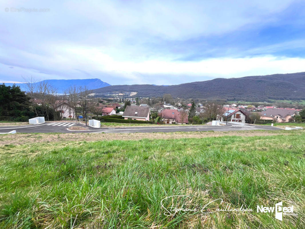 Terrain à GRESY-SUR-AIX