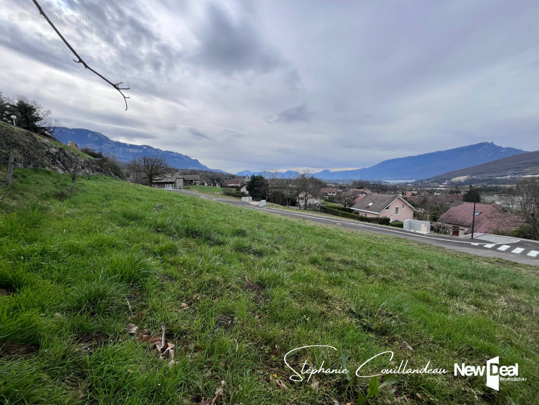 Terrain à GRESY-SUR-AIX