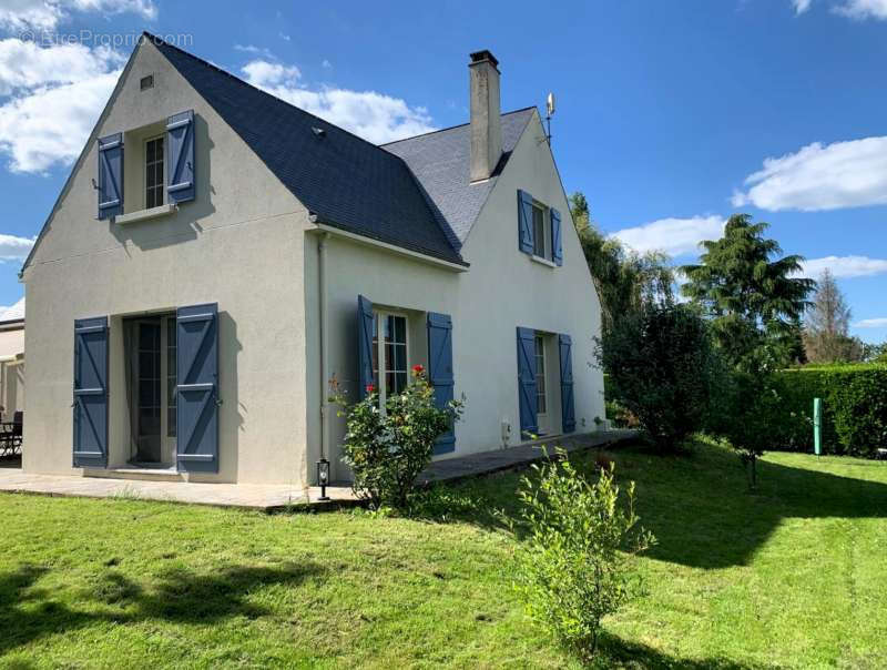 Maison à LA QUEUE-LES-YVELINES