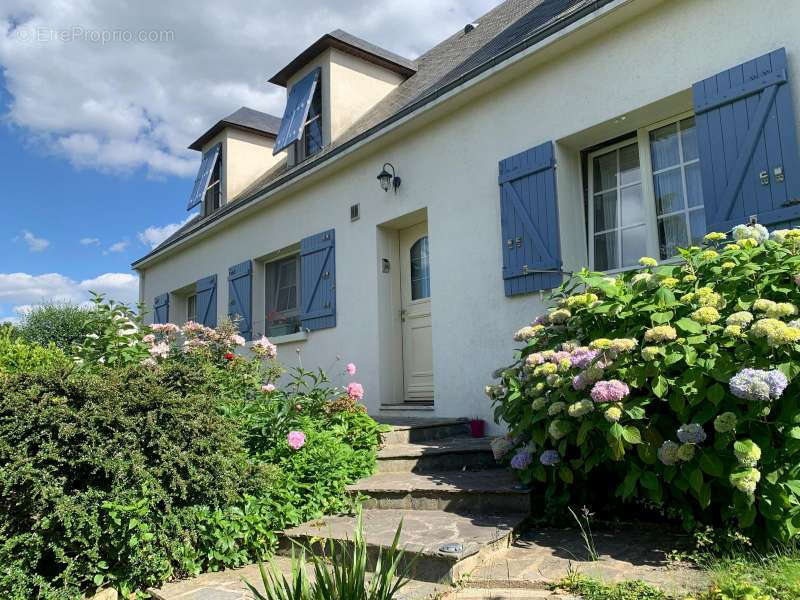 Maison à LA QUEUE-LES-YVELINES