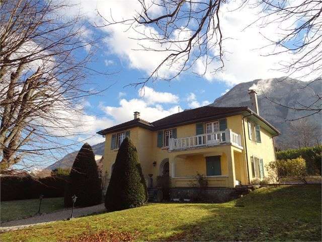 Maison à COLLONGES-SOUS-SALEVE