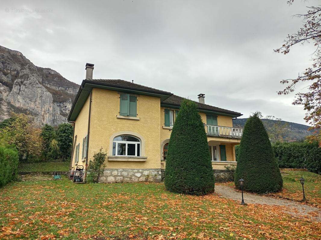 Maison à COLLONGES-SOUS-SALEVE