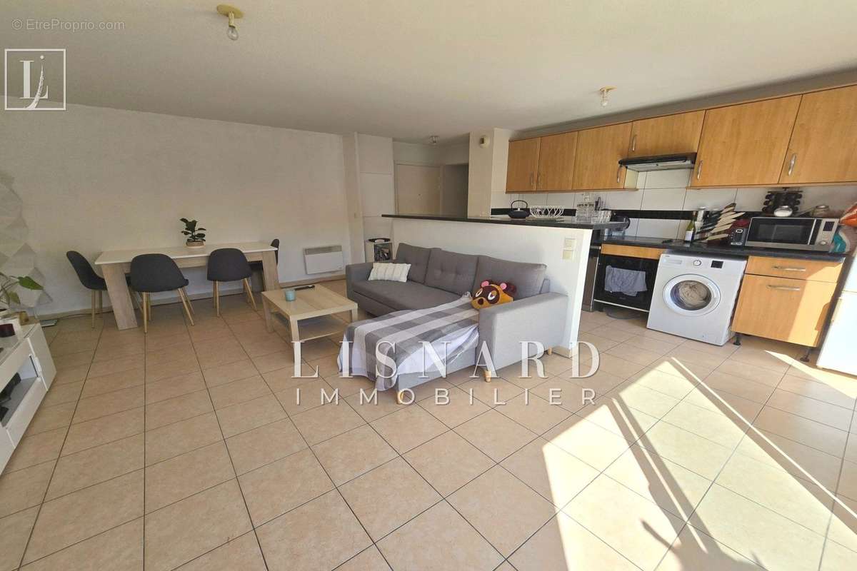 Appartement à VALLAURIS