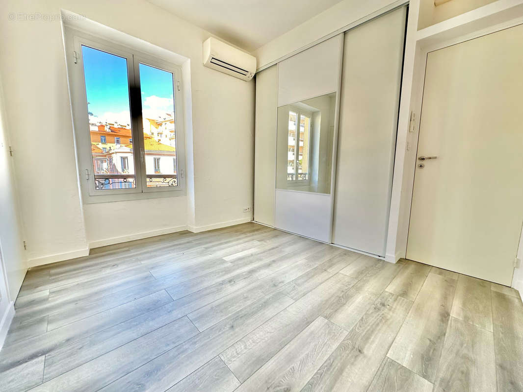 chambre avec salle d&#039;eau /wc - Appartement à MENTON