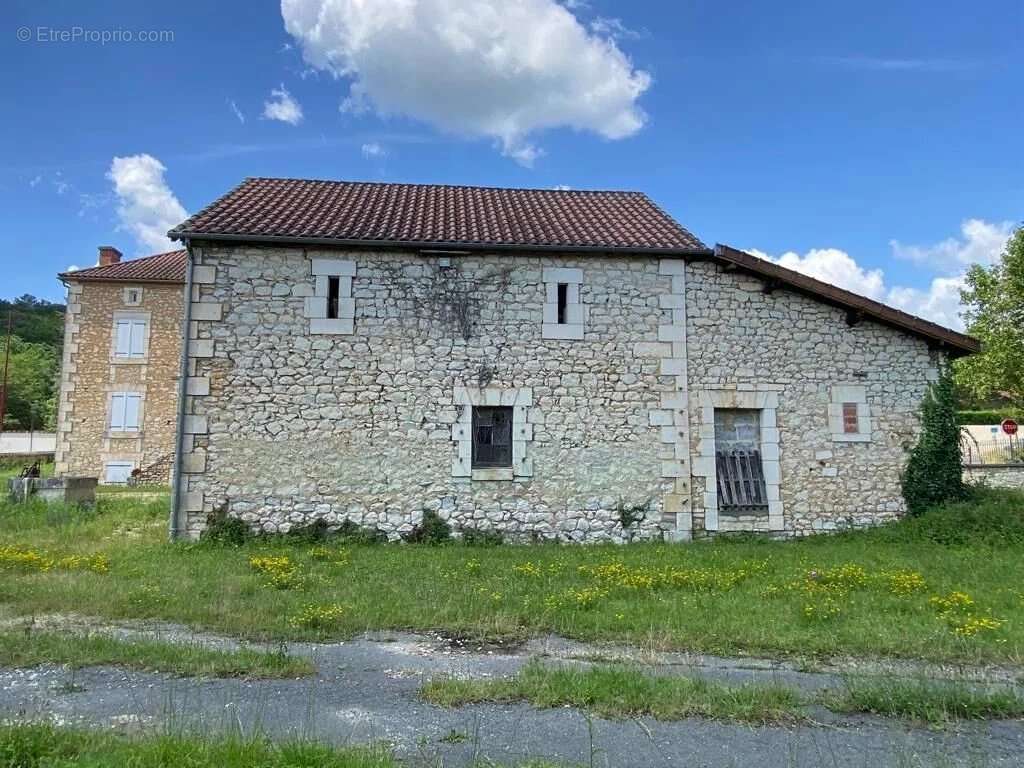 Maison à ANTONNE-ET-TRIGONANT