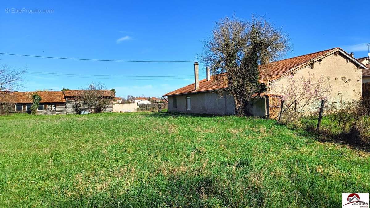 Maison à OUCHES