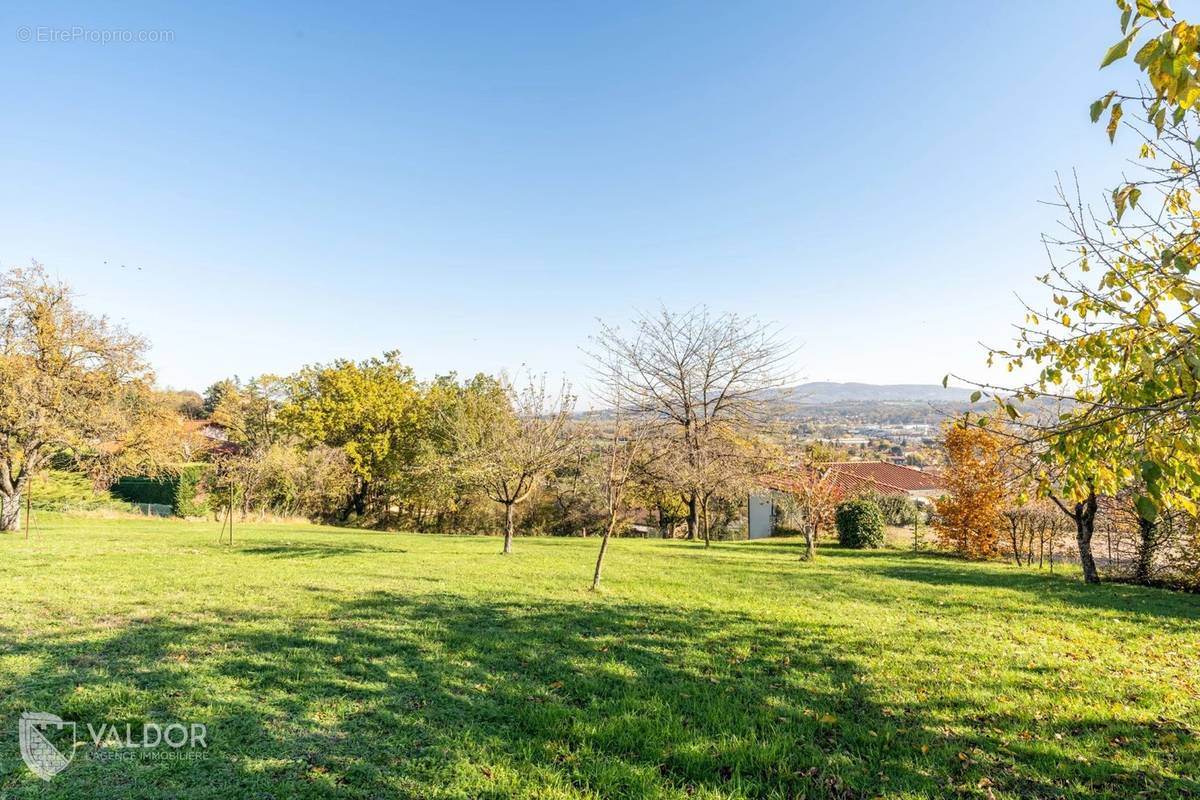 Terrain à LOZANNE