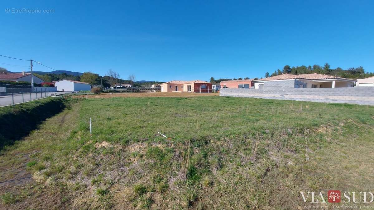 Terrain à PRADES-SUR-VERNAZOBRE