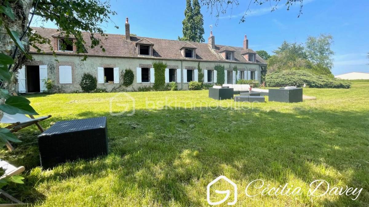 Maison à VILLENEUVE-L&#039;ARCHEVEQUE