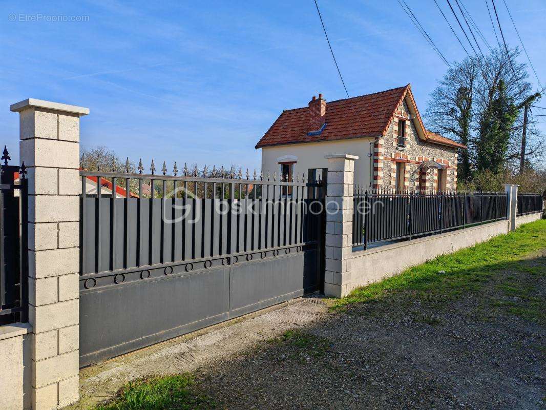 Maison à BETON-BAZOCHES