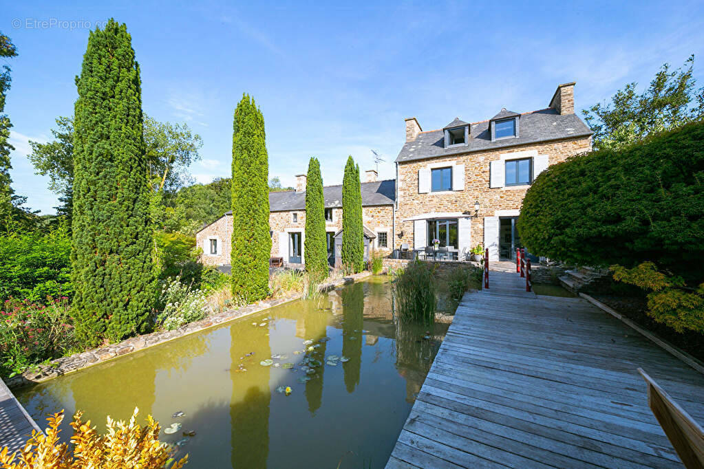 Maison à LANGROLAY-SUR-RANCE