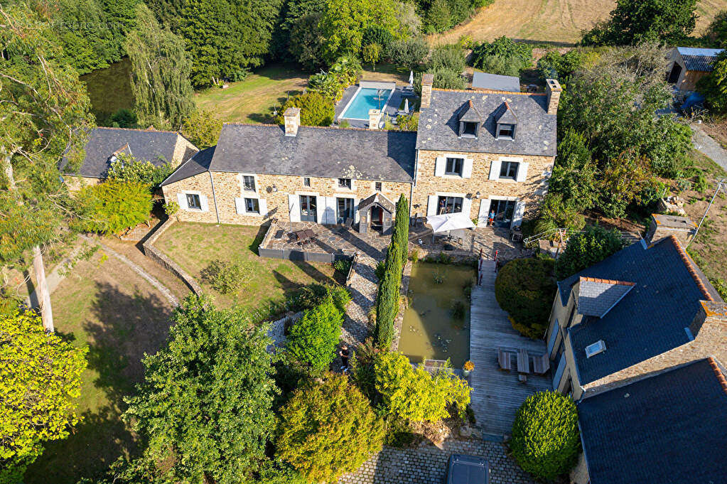 Maison à LANGROLAY-SUR-RANCE