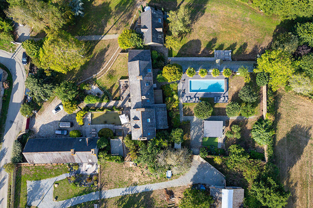 Maison à LANGROLAY-SUR-RANCE