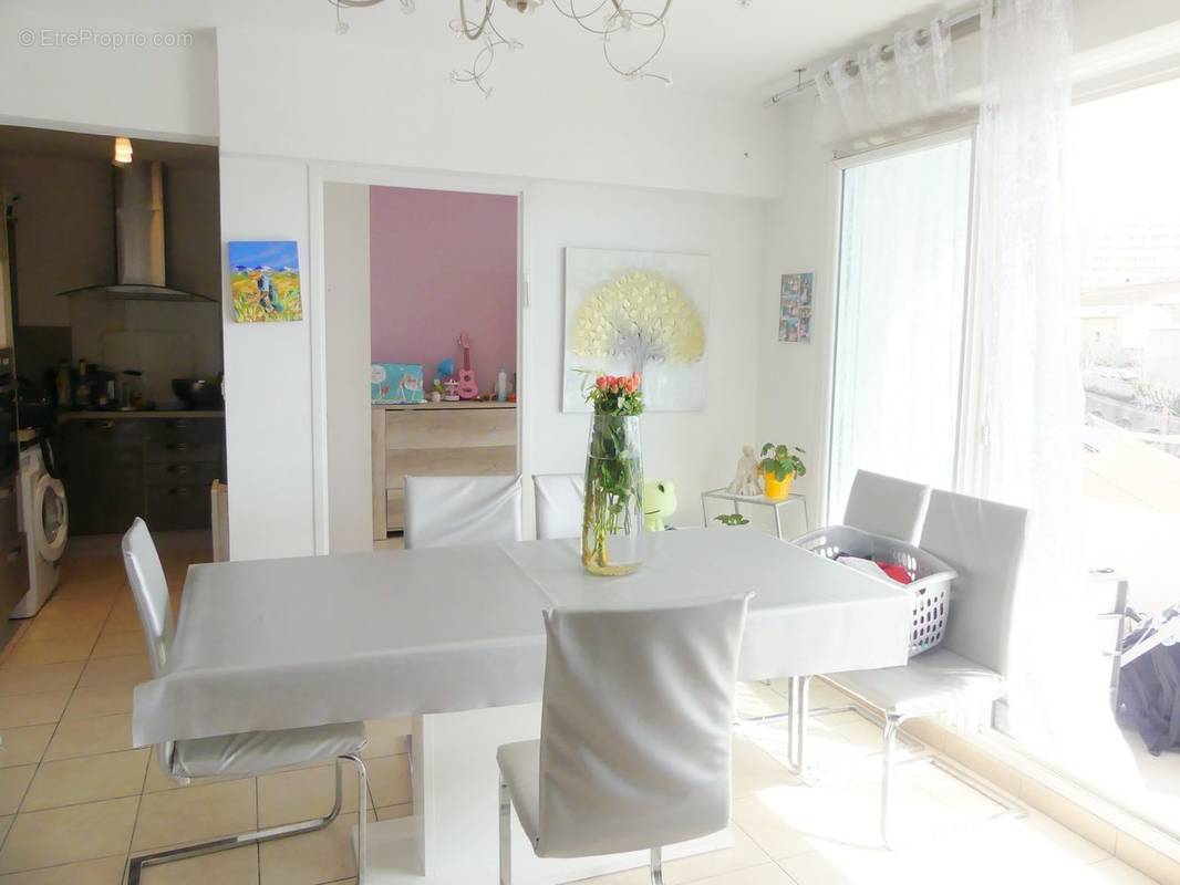 Appartement à MARSEILLE-4E