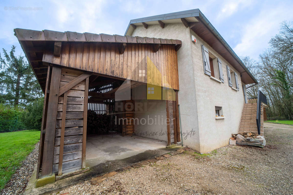 Maison à COMMENAILLES