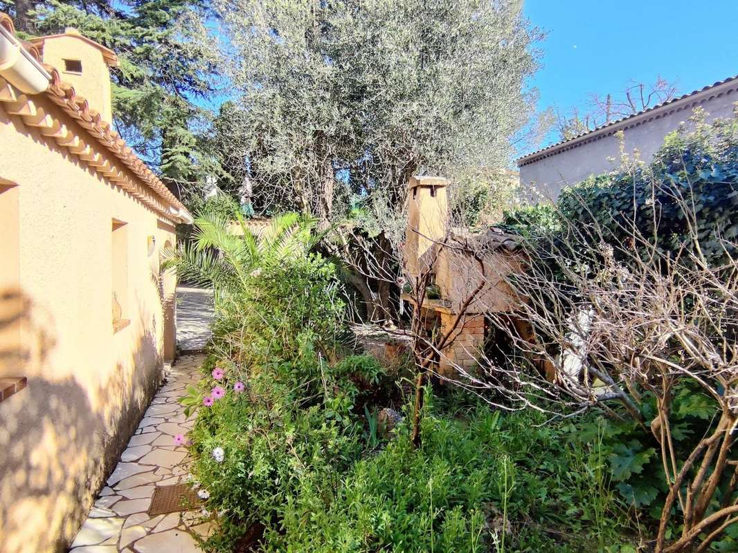 Maison à ROQUEBRUNE-SUR-ARGENS