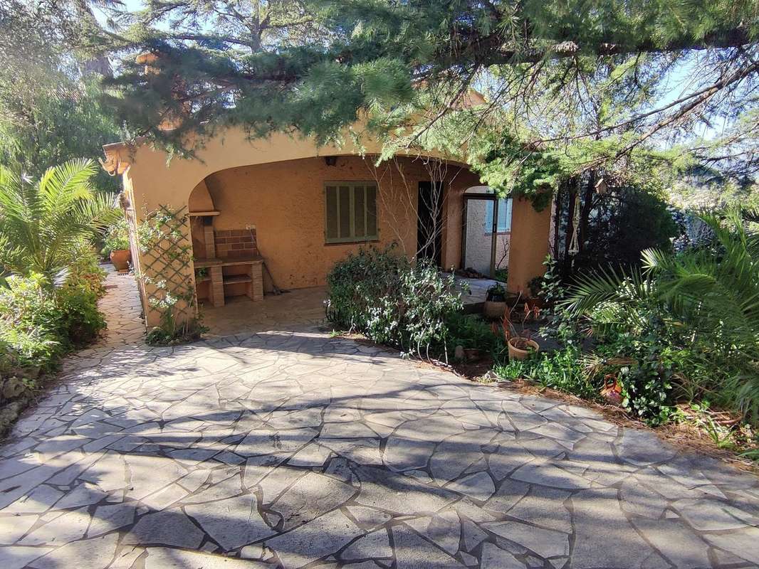 Maison à ROQUEBRUNE-SUR-ARGENS