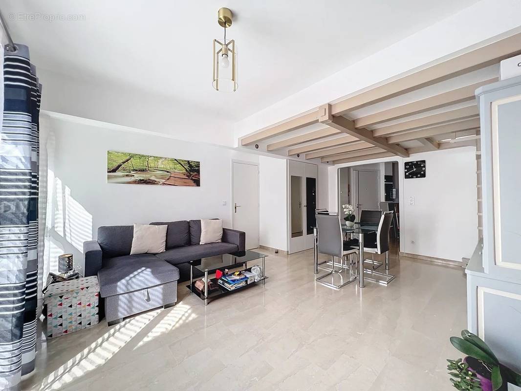 Appartement à MOUGINS