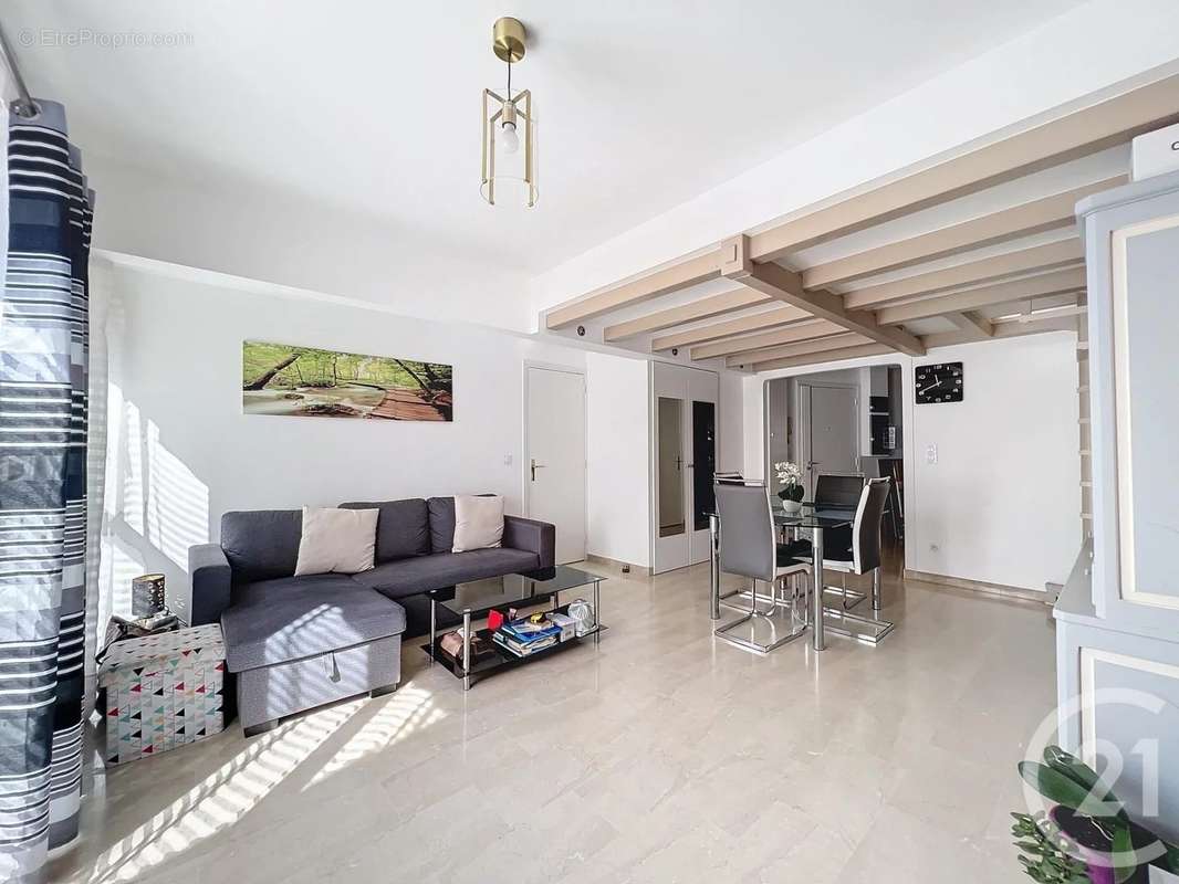 Appartement à MOUGINS