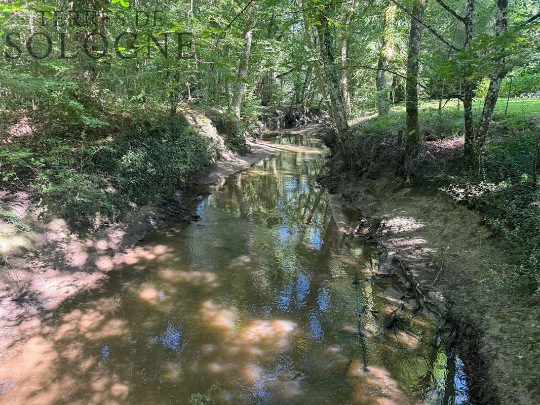 Terrain à MARCILLY-EN-VILLETTE