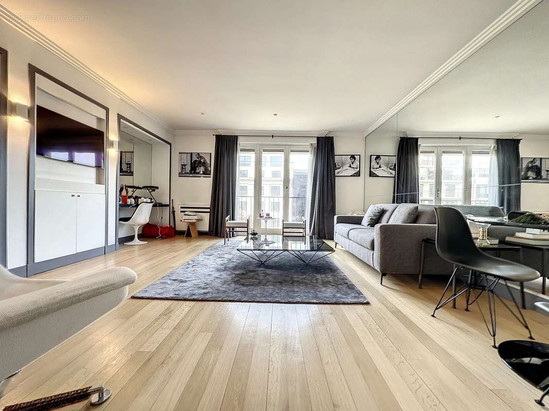 Appartement à PARIS-8E