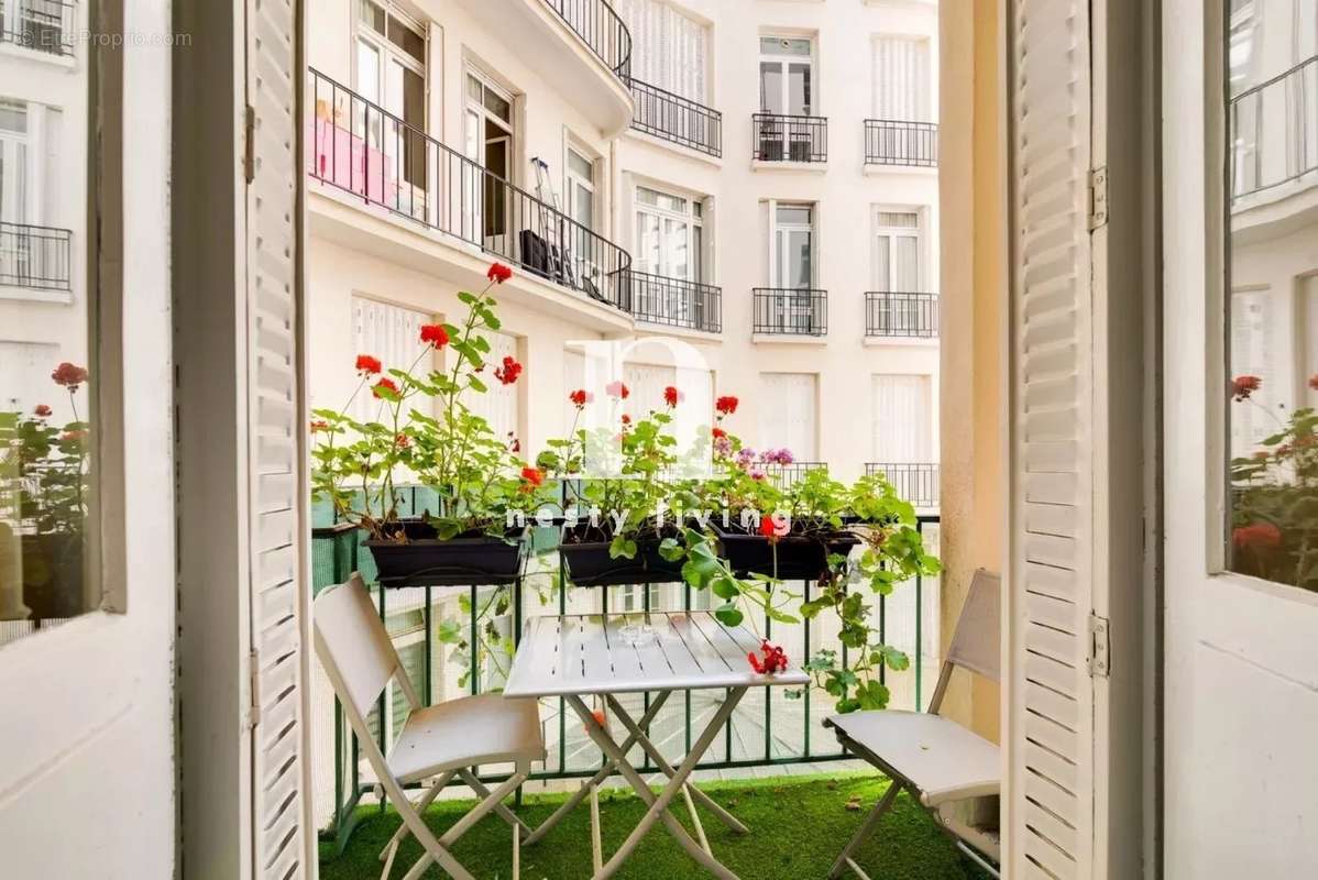 Appartement à PARIS-16E