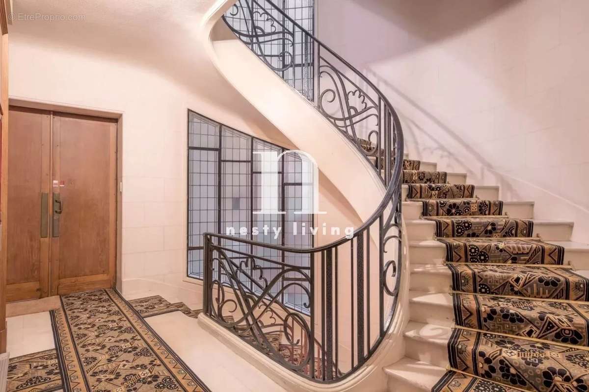 Appartement à PARIS-16E