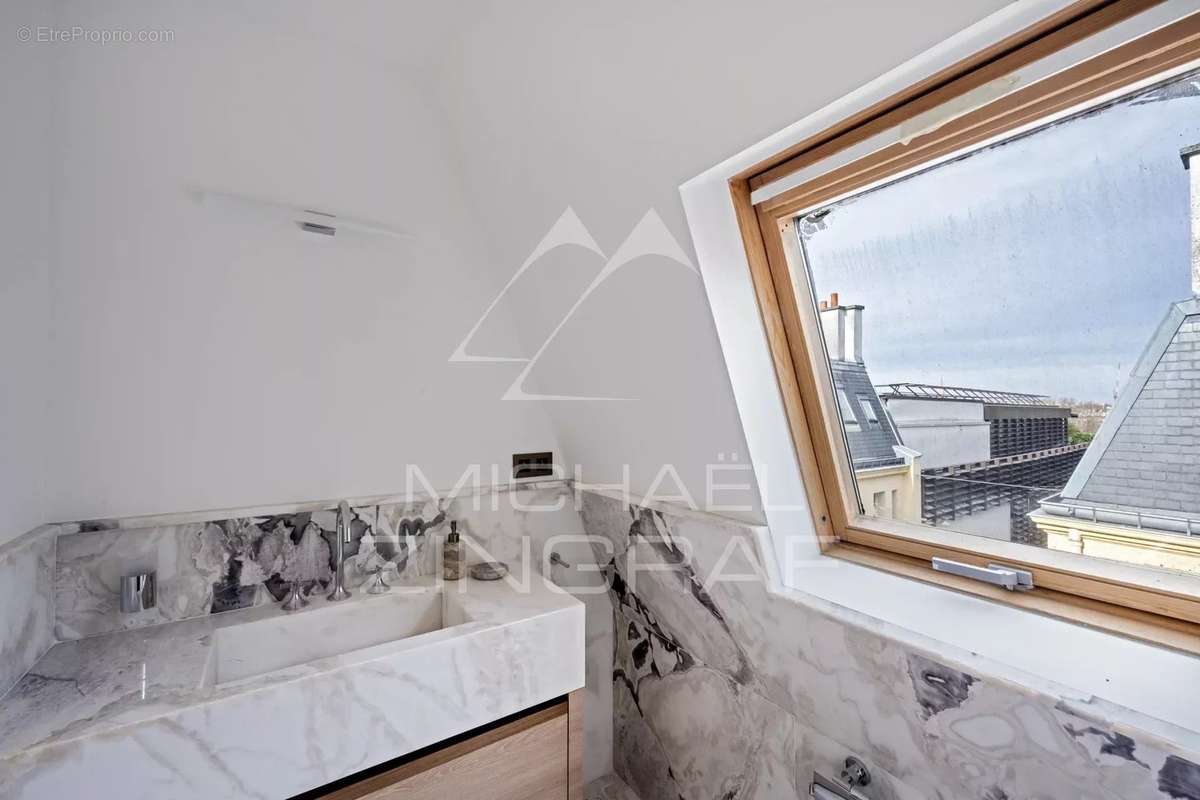 Appartement à PARIS-7E