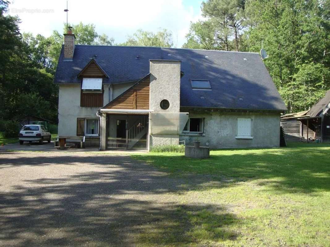 Maison à SAINT-ETIENNE-DE-CHIGNY