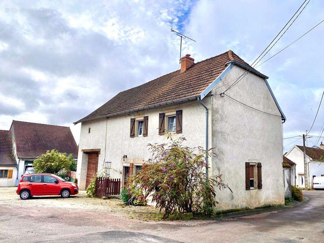 Maison à MIREBEAU-SUR-BEZE