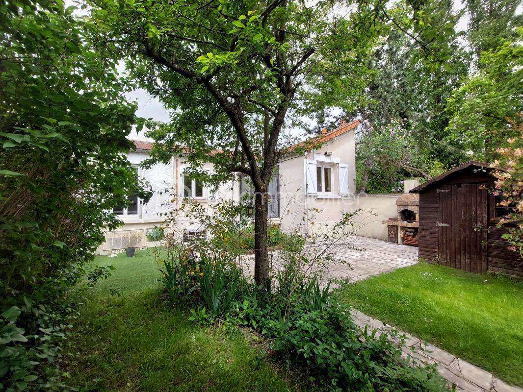 Maison à SAINT-MAUR-DES-FOSSES