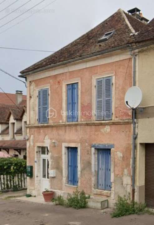 Appartement à COURSON-LES-CARRIERES