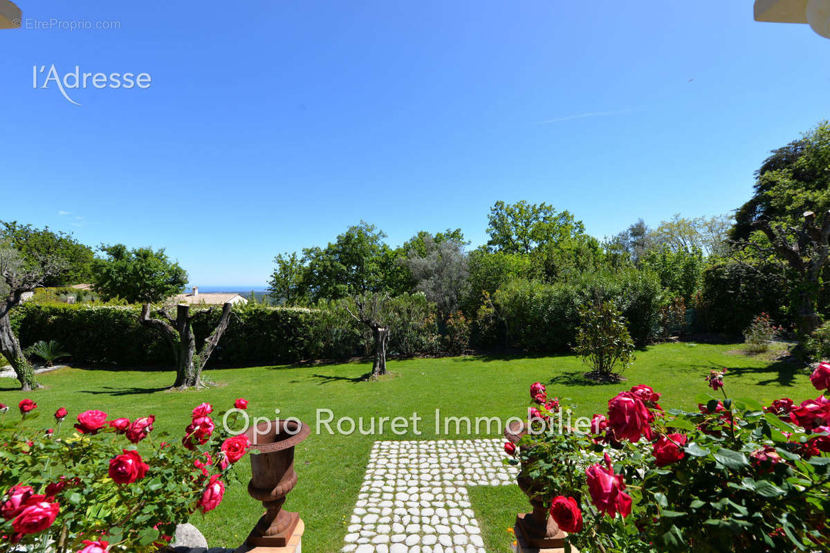 Maison à CHATEAUNEUF-GRASSE