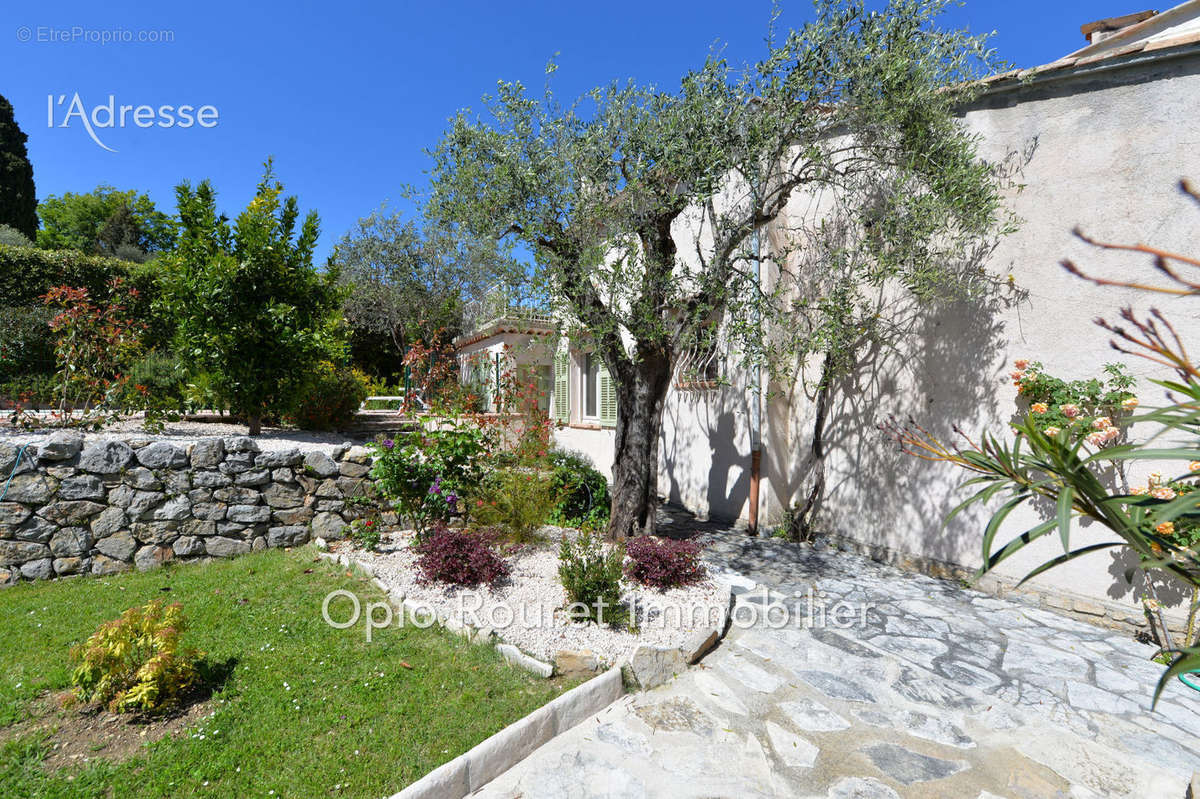 Maison à CHATEAUNEUF-GRASSE