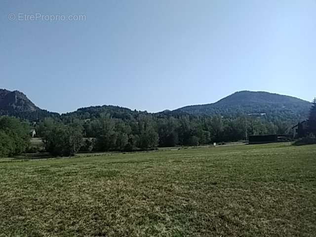 Terrain à SAINT-JULIEN-CHAPTEUIL