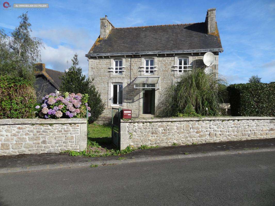 Maison à SAINT-NICOLAS-DU-PELEM