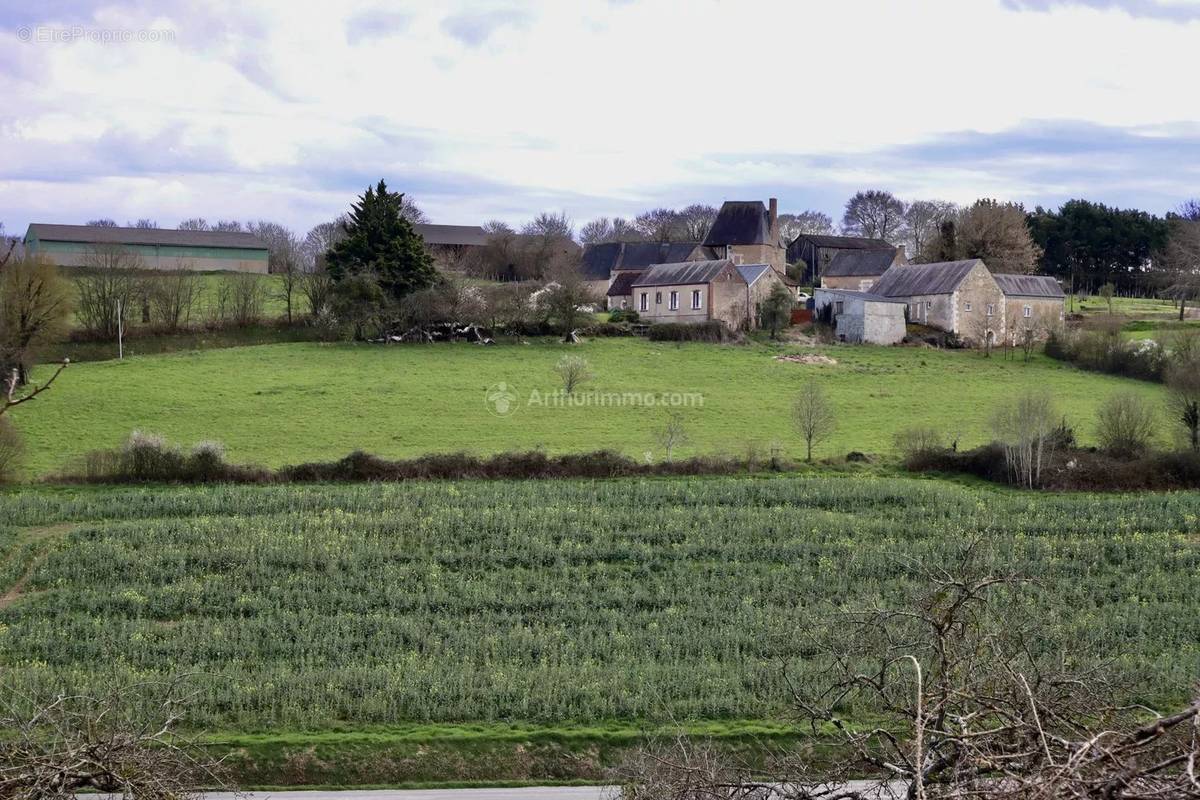 Maison à SAINT-PIERRE-DU-LOROUER