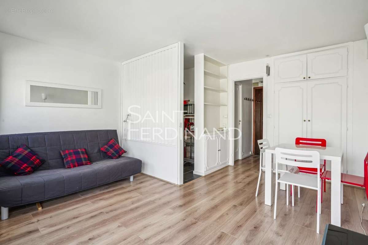 Appartement à NEUILLY-SUR-SEINE