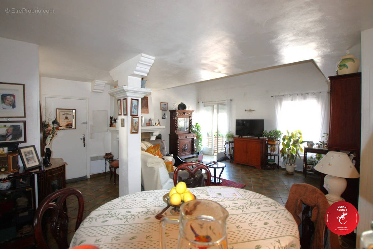 Piece à vivre - Appartement à DRAGUIGNAN