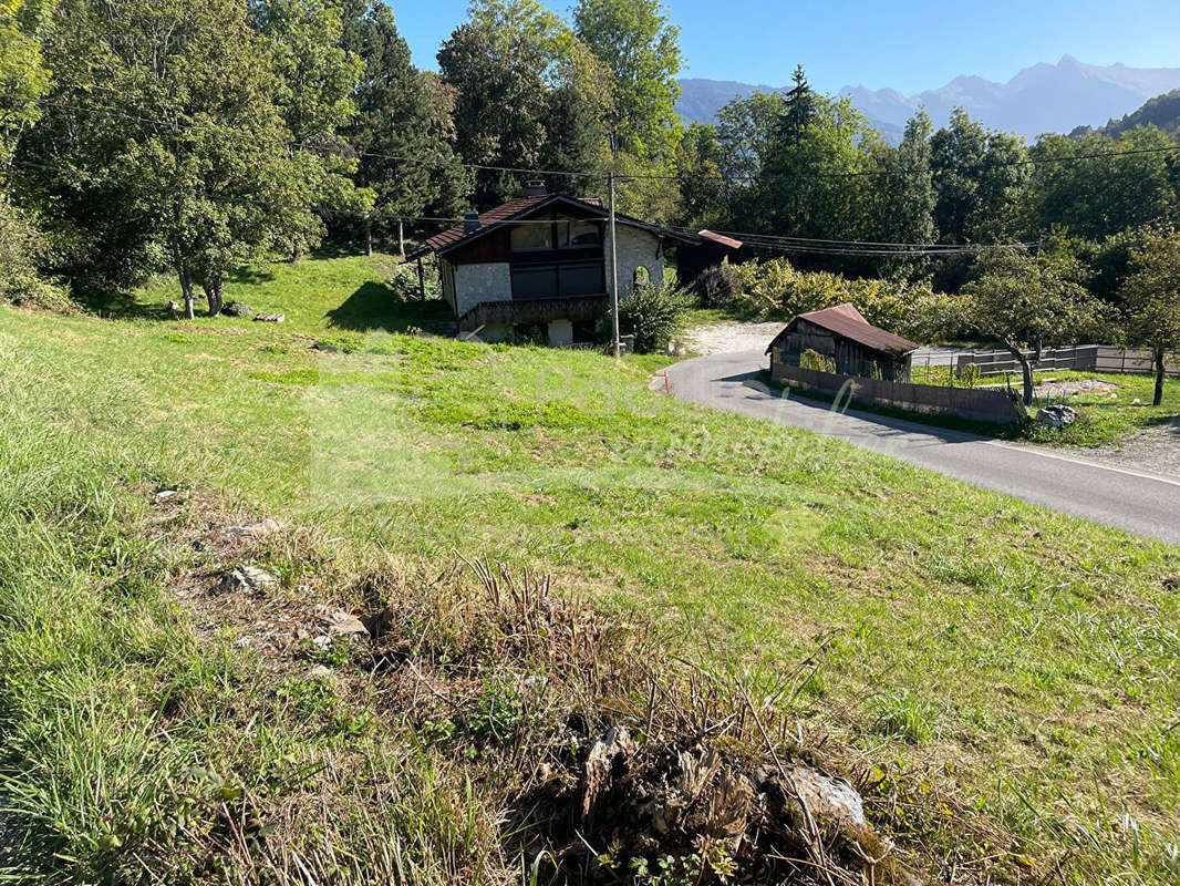 Terrain à CHATILLON-SUR-CLUSES